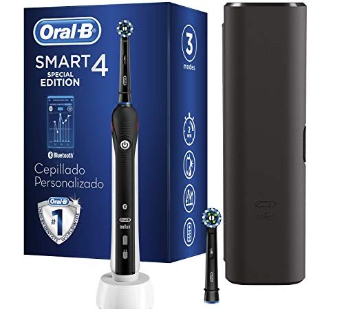 Oral-B Smart 4 Cepillo de Dientes Eléctrico con Mango Recargable, Tecnología Braun, 2 Cabezales de Recambio, Conexión con Bluetooth y Funda de Viaje, 4500N - Negro